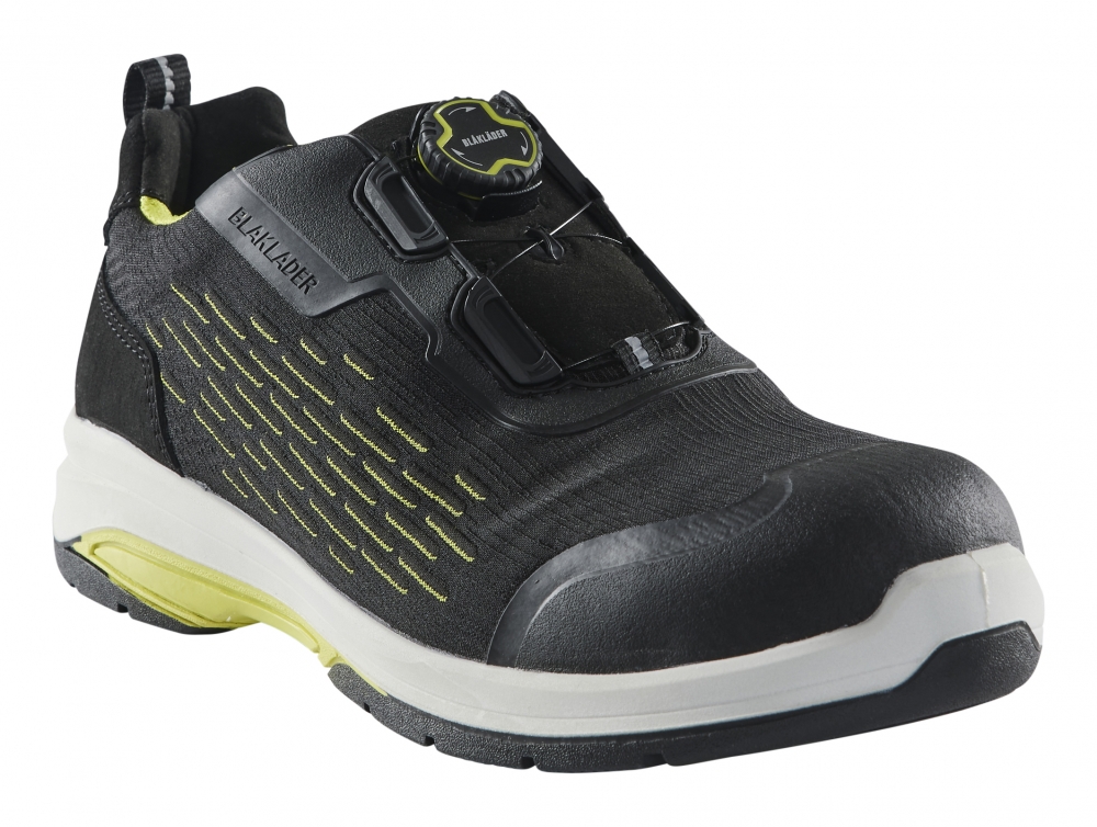 En smidig vernesko med Freelock-løsning som gjør det enkelt å komme både inn og ut av skoene. Skoen har tåhette av kompositt, forsterket med KPU, spikertrampbeskyttelse av tekstilmateriale og yttersåle av gummi.